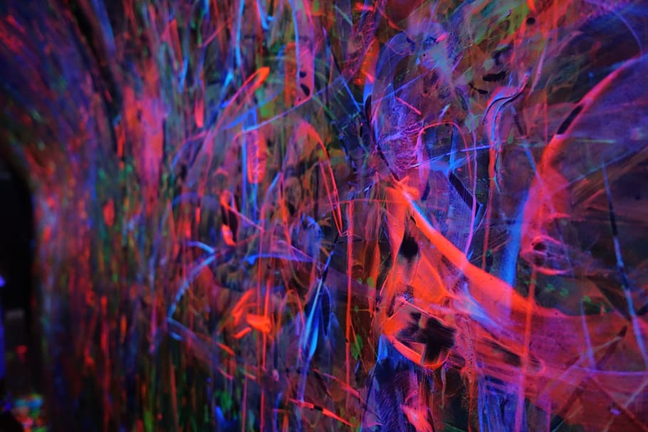 glow in the dark paint