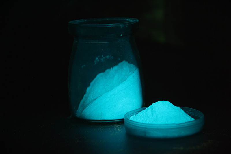 Wathet glow in the dark powder